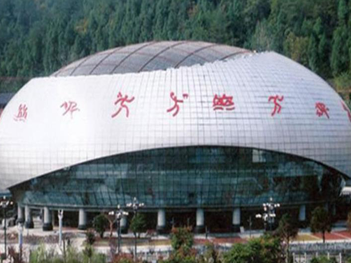 西宁体育中心球形网架加工安装